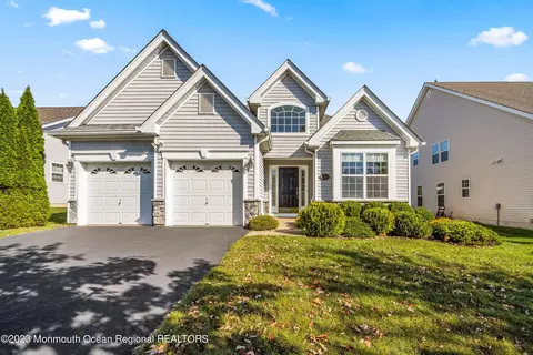 38 Mulberry Dr, Manahawkin, NJ 08050