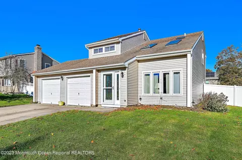 177 Ravenwood Blvd, Barnegat, NJ 08005