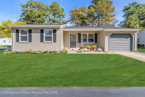 8 Augusta Rd, Whiting, NJ 08759