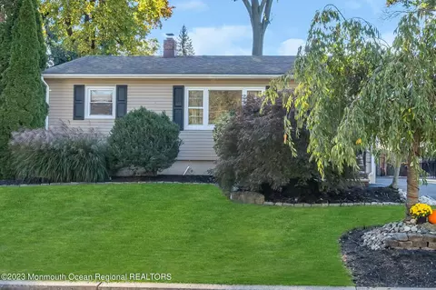 61 Carolyn Ave, Colonia, NJ 07067