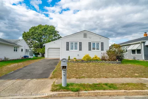 8 Montreal Ct, Toms River, NJ 08757