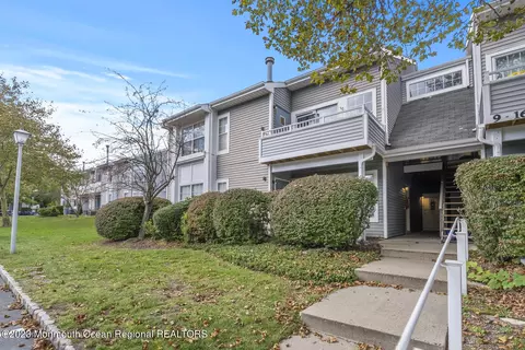 16 Gait Ct, Tinton Falls, NJ 07753