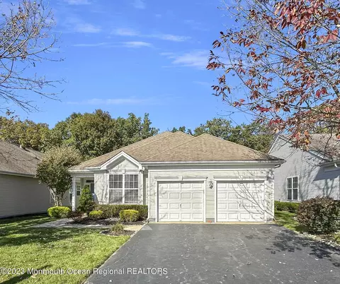 21 Woodstock Ct, Jackson, NJ 08527