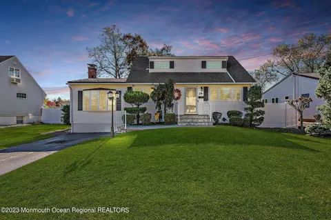 28 Irwin Pl, Hazlet, NJ 07730