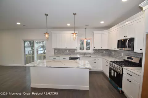 38 Creek Rd, Port Monmouth, NJ 07758