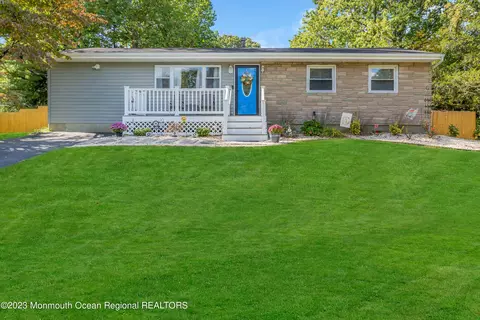 52 Redwood Pl, Jackson, NJ 08527