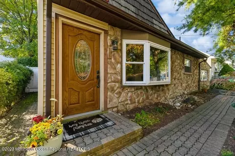 36 Kendall Dr, Parlin, NJ 08859