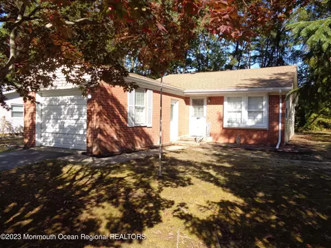 47 Bowie Dr, Whiting, NJ 08759