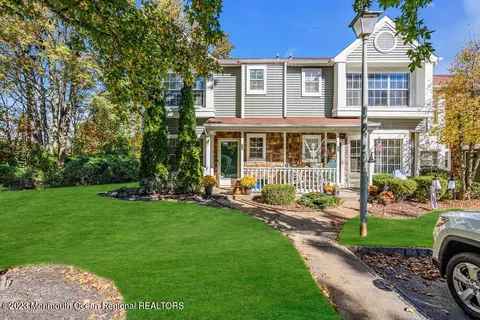 36 Stirrup Ct, Tinton Falls, NJ 07753