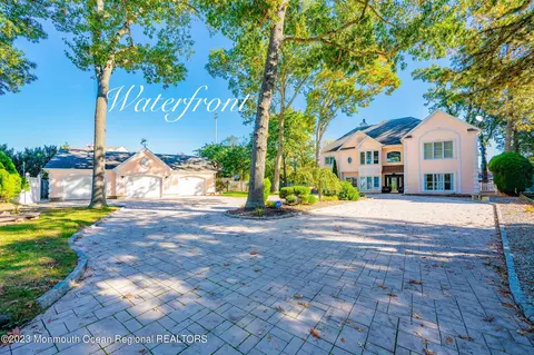 354 Parker Rd, Point Pleasant, NJ 08742