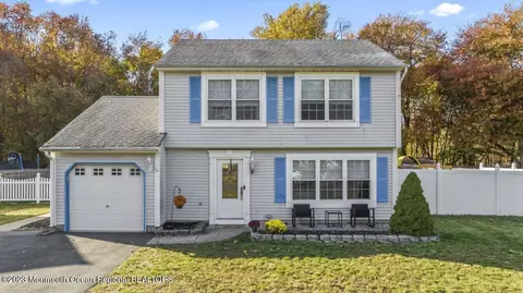 130 Oak Glen Rd, Toms River, NJ 08753