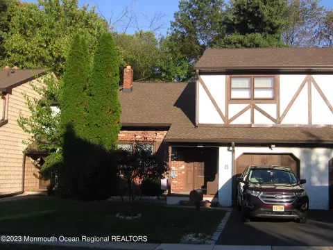 8 Winsor Ct, Sayreville, NJ 08872