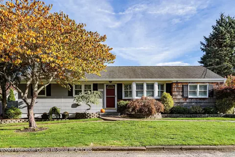 437 Leeward Ave, Beachwood, NJ 08722