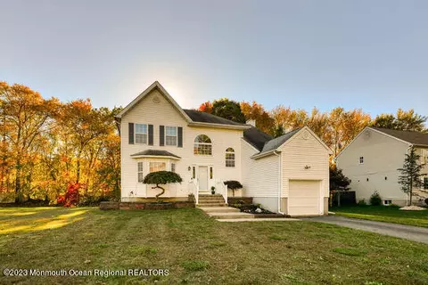 25 N Veronica Ct, Old Bridge, NJ 08857