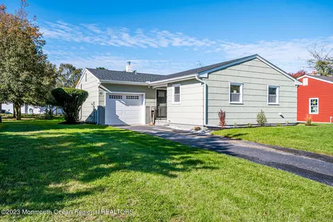 42 Chancellor Ct, Toms River, NJ 08757