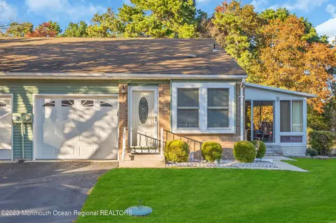 16 Canton Dr # B, Whiting, NJ 08759