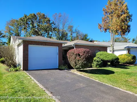 51 Mansfield Dr, Brick, NJ 08724