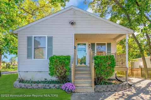 59 Chapel Hill Rd, Red Bank, NJ 07701