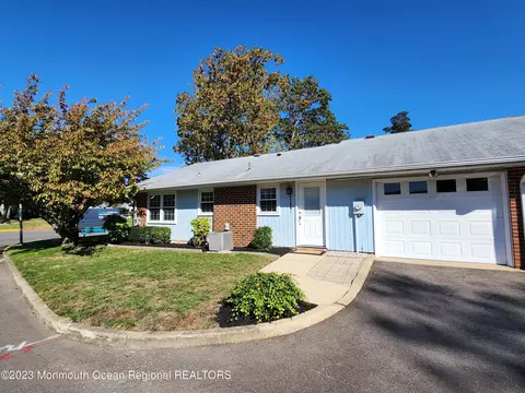858 Thornhill Ct # b, Lakewood, NJ 08701