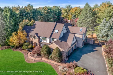 80 Takolusa Dr, Holmdel, NJ 07733