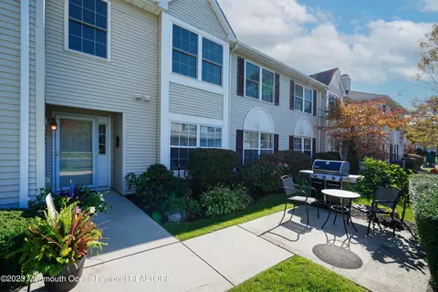 29 Racquet Rd, Wall, NJ 07719