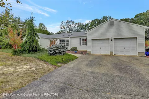 321 Wellington Ct, Jackson, NJ 08527