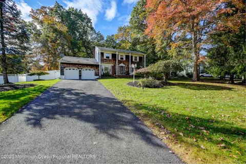5 Friar Ln, Manalapan, NJ 07726