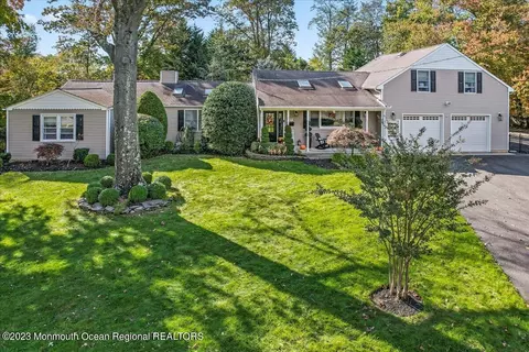 27 Prince Pl, Little Silver, NJ 07739