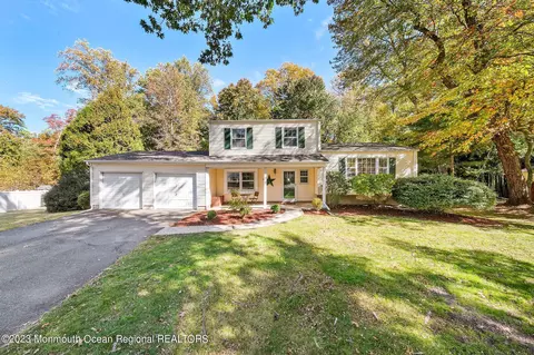 122 Duda Ln, Aberdeen, NJ 07747