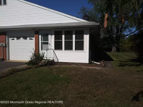 405 Highland Dr # B, Whiting, NJ 08759