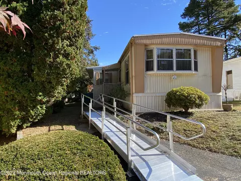 2 Woodchuck Pkwy, Whiting, NJ 08759