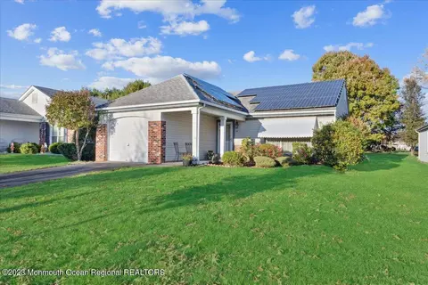 53 Greenwich Ave, Manchester, NJ 08759
