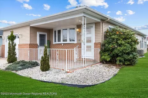 54 Pirogue St, Toms River, NJ 08757