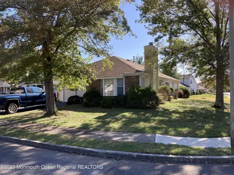 2 Ash Ct, Barnegat, NJ 08005