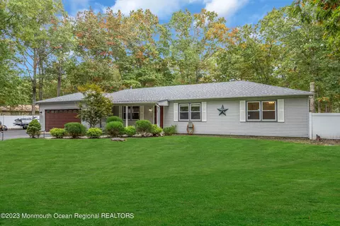 29 John St, Little Egg Harbor, NJ 08087