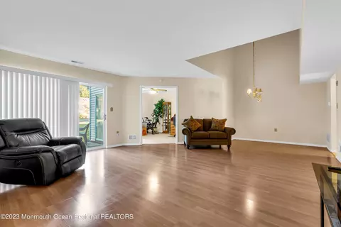 84 Sunnymede St, Englishtown, NJ 07726