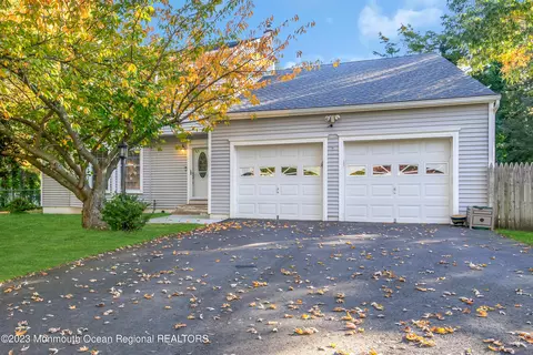 80 Scott Dr, Bayville, NJ 08721