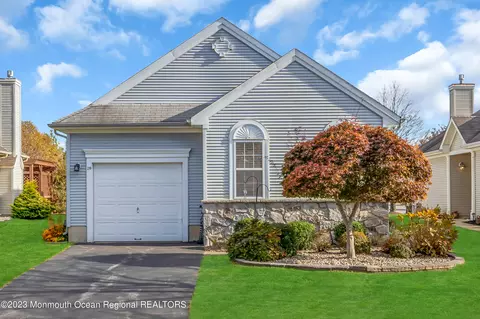 28 Gabriella Cir, Manchester, NJ 08759
