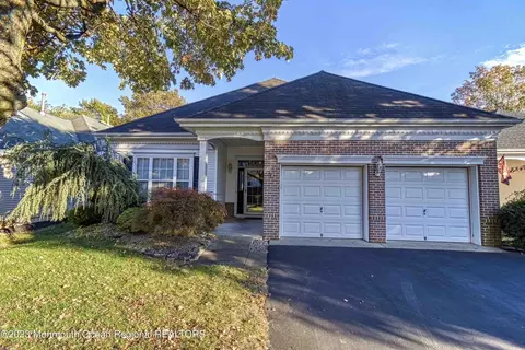 57 Goldensprings Dr, Lakewood, NJ 08701