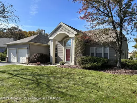 15 Anthony Cir, Manchester, NJ 08759