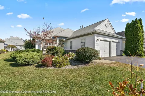 6 Comiche Ct, Manchester, NJ 08759