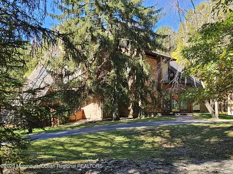 48 Pittenger Pond Rd, Freehold, NJ 07728