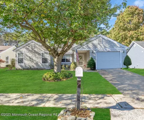 2103 Llewellyn Pkwy, Forked River, NJ 08731
