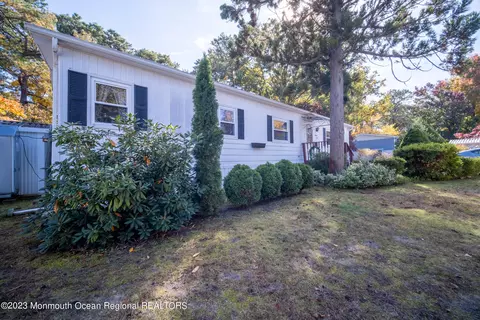 31 Partridge Pl, Whiting, NJ 08759