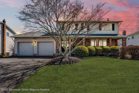 63 Stratton Dr, Hamilton, NJ 08690