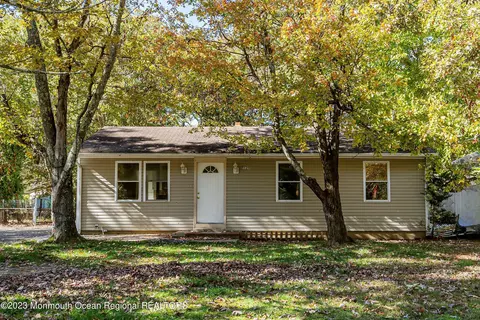 1320 Stark St, Lakewood, NJ 08701