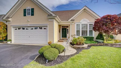 172 Huntington Dr, Jackson, NJ 08527