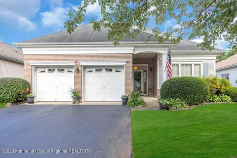 13 Silverspring Dr, Lakewood, NJ 08701