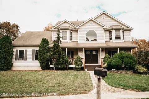 3 Northgate Dr, Englishtown, NJ 07726