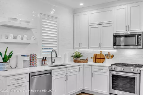 711 Mill Pond Way #111, Eatontown, NJ 07724